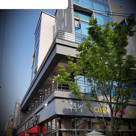 הוסטל Gwangju Metropolitan City Guest 145 מראה חיצוני תמונה
